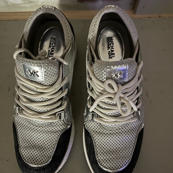 Michael kors tennis shoes/ platform size 5.5 - Picture 4 of 6